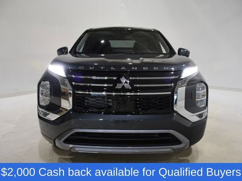 New 2026 Mitsubishi Outlander SE image 2
