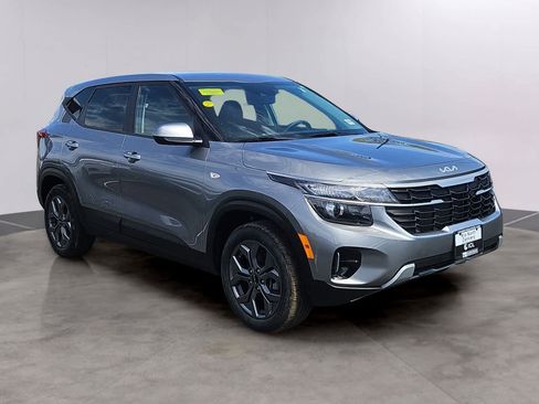 Used 2024 Kia Seltos LX AWD/4WD image 3
