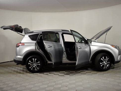 Used 2016 Toyota RAV4 LE image 7