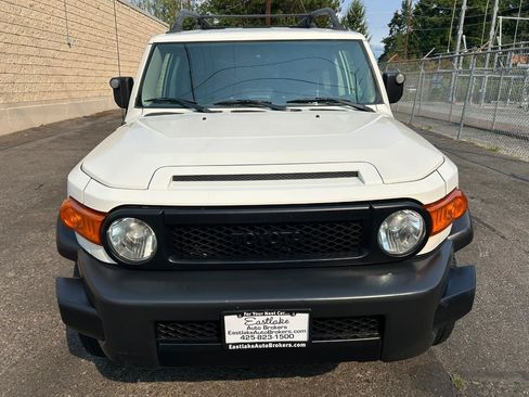 Used 2012 Toyota FJ Cruiser 4WD w/ Upgrade Pkg image 2