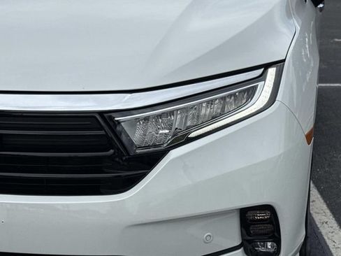 Certified 2024 Honda Odyssey Touring image 10