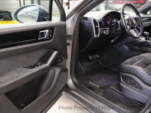 Used 2023 Porsche Cayenne GTS w/ Premium Package AWD/4WD image 9