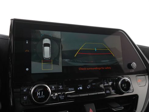 Used 2025 Toyota Highlander Platinum image 30