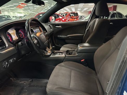 Used 2020 Dodge Charger SXT w/ Blacktop Package RWD image 15