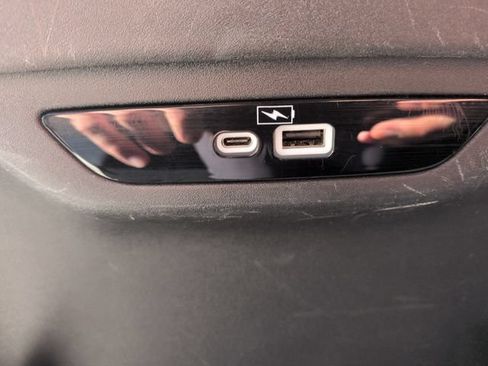 Used 2023 Chrysler Pacifica Touring-L FWD image 25