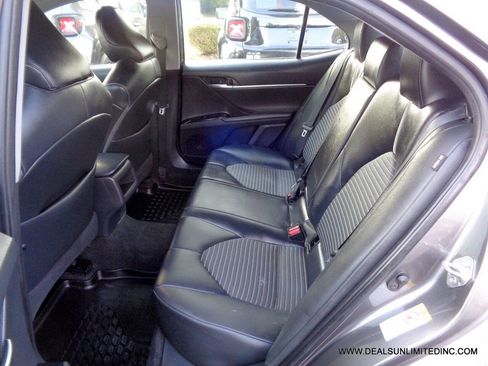 Used 2018 Toyota Camry SE w/ Convenience Package image 14