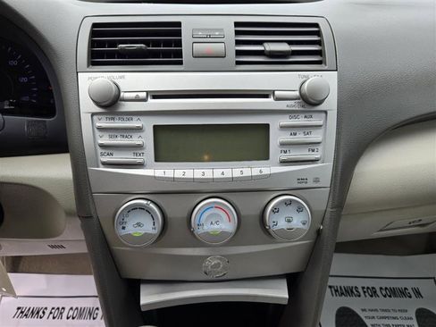 Used 2010 Toyota Camry LE image 38