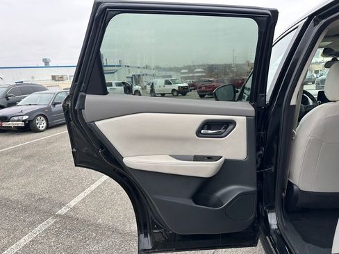 Used 2025 Nissan Rogue SV image 13