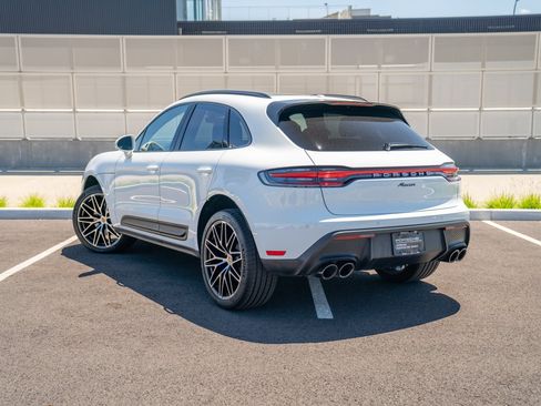 Certified 2026 Porsche Macan AWD/4WD image 3