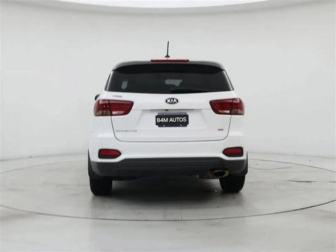 Used 2019 Kia Sorento FWD V6 image 4