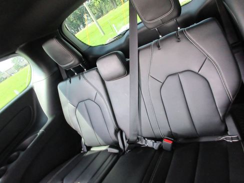 Used 2025 Chrysler Pacifica Select w/ Fav Edition Package FWD image 20