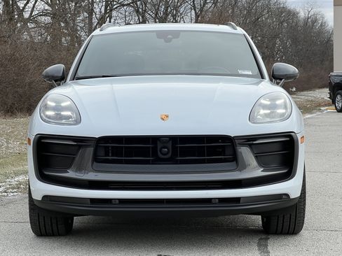Certified 2025 Porsche Macan Turbo image 7