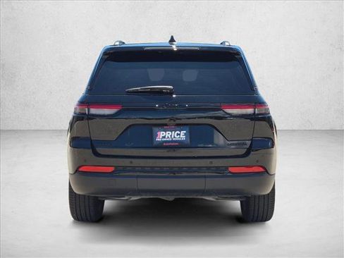 Used 2025 Jeep Grand Cherokee Limited w/ Black Appearance Package AWD/4WD image 6