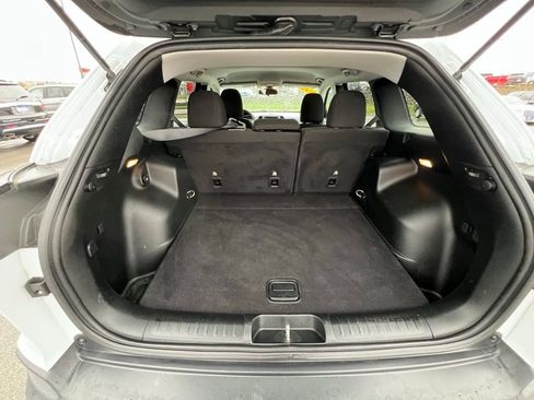 Used 2019 Jeep Cherokee Latitude w/ Cold Weather Group AWD/4WD image 21
