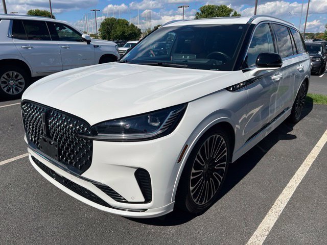 Used 2025 Lincoln Aviator Black Label AWD/4WD image 1