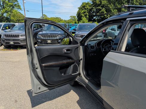 Used 2021 Jeep Compass Limited w/ Sun and Sound Group AWD/4WD image 12