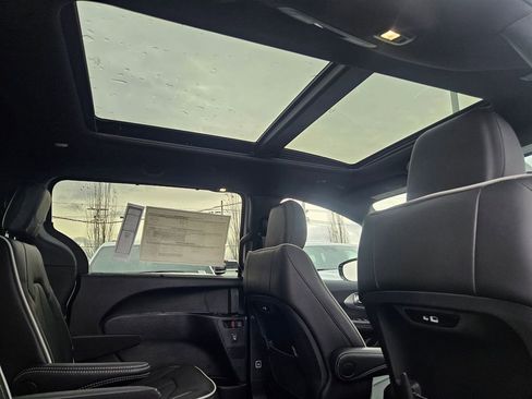 New 2026 Chrysler Pacifica Limited w/ S Appearance Package image 38
