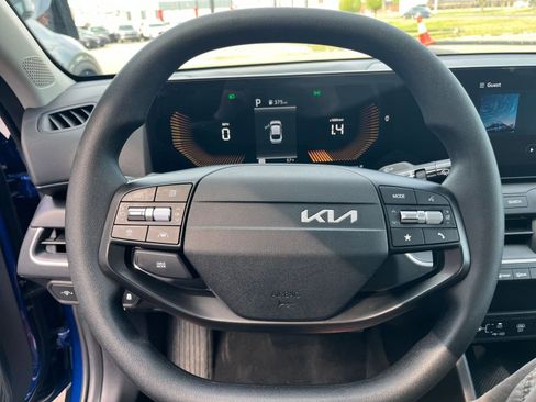 Used 2025 Kia K4 LXS image 27