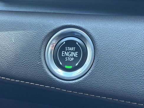Used 2022 Cadillac Escalade Premium Luxury w/ Performance Package AWD/4WD image 17