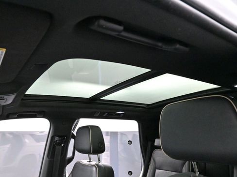 Used 2023 GMC Yukon SLT w/ SLT Premium Package image 29