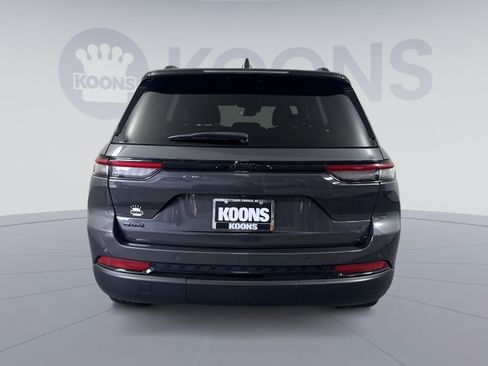 Used 2023 Jeep Grand Cherokee Altitude AWD/4WD image 5