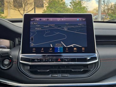 Used 2025 Jeep Compass Trailhawk w/ Trailhawk Elite Group image 17