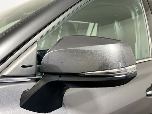 Used 2022 Toyota Highlander XLE FWD image 12