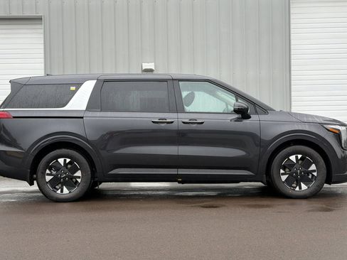 New 2026 Kia Carnival LXS image 4