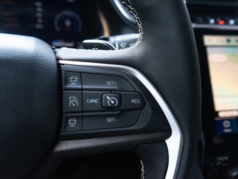 Used 2024 Jeep Grand Cherokee Limited w/ Black Appearance Package image 25