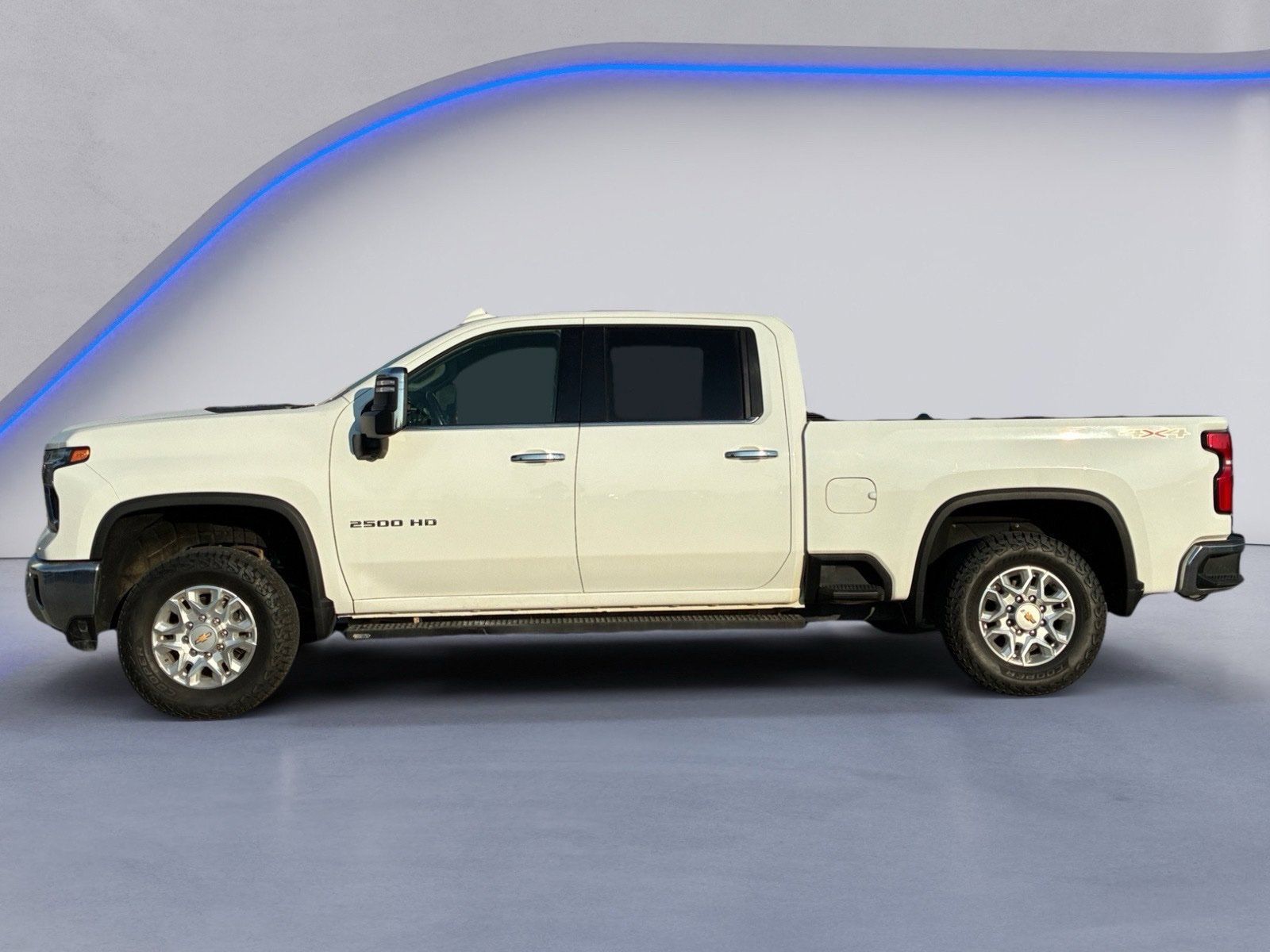 Used 2025 Chevrolet Silverado 2500 LTZ w/ LTZ Convenience Package AWD/4WD image 3