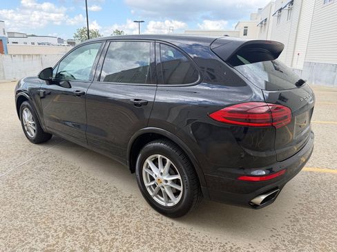 Used 2017 Porsche Cayenne AWD/4WD image 5