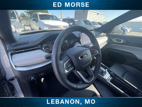 Used 2025 Jeep Compass Limited AWD/4WD image 10