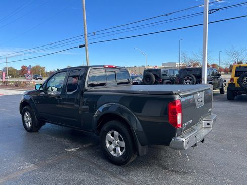 Used 2013 Nissan Frontier SV image 3