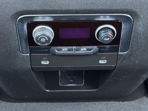 Certified 2024 Chevrolet Suburban LT RWD image 30