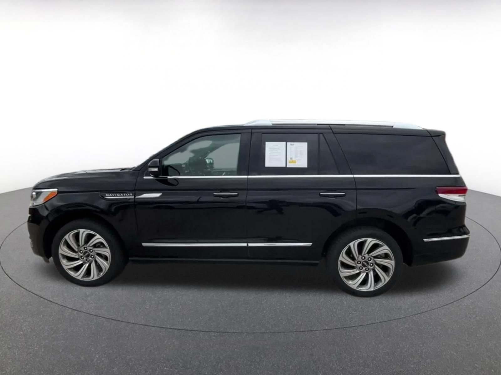 Used 2022 Lincoln Navigator Reserve RWD image 8
