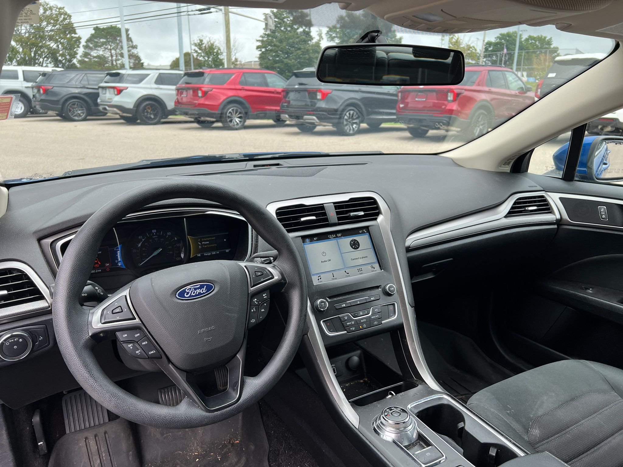 Used 2018 Ford Fusion SE FWD image 9