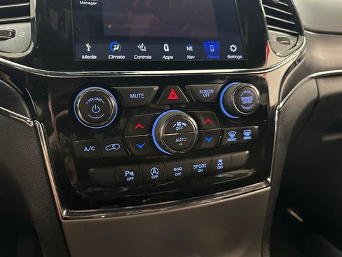 Certified 2022 Jeep Grand Cherokee Limited AWD/4WD image 27