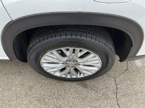 Used 2024 GMC Acadia Elevation image 16