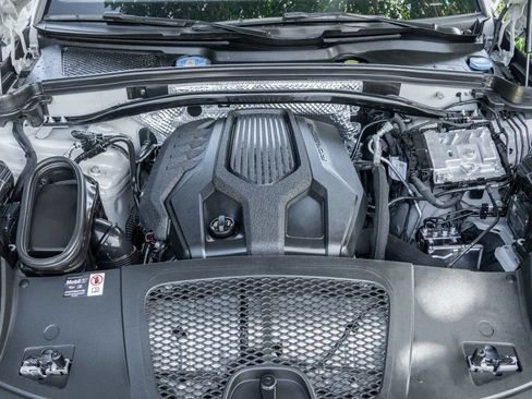 Used 2025 Porsche Macan AWD/4WD image 30
