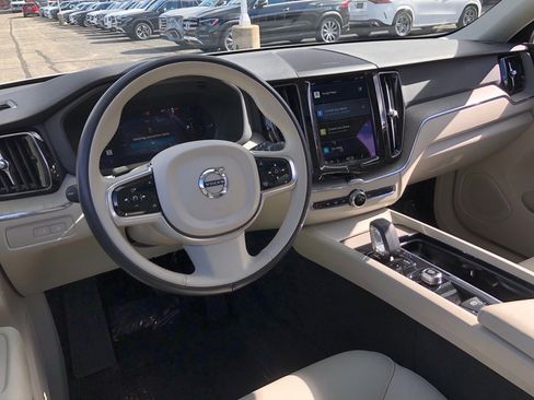 Used 2023 Volvo XC60 T8 Plus image 16