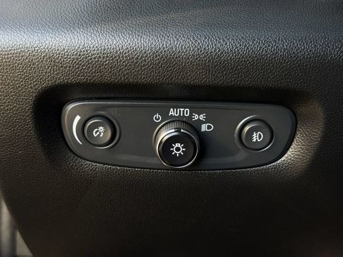 Used 2020 Chevrolet Traverse LT FWD image 22