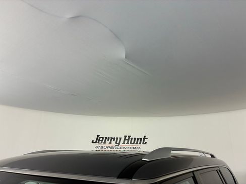 Used 2024 Nissan Armada SL w/ Captain's Chairs Package image 29