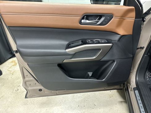 Used 2025 Nissan Pathfinder Platinum w/ Cargo Package AWD/4WD image 14