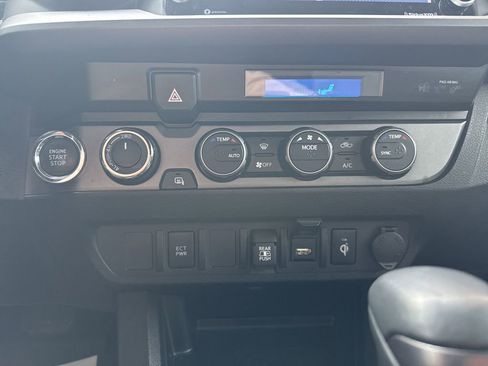 Used 2022 Toyota Tacoma TRD Sport image 15