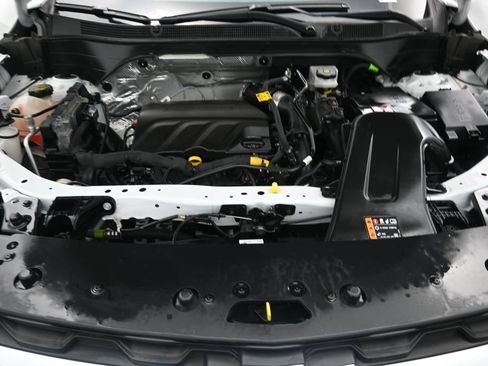 Used 2024 Chevrolet Trax LT FWD image 17