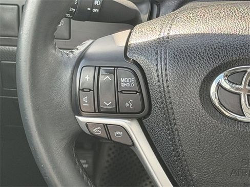 Used 2015 Toyota Highlander XLE image 12