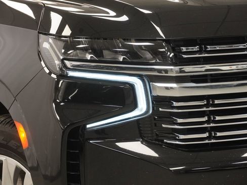 Used 2024 Chevrolet Suburban Premier image 5