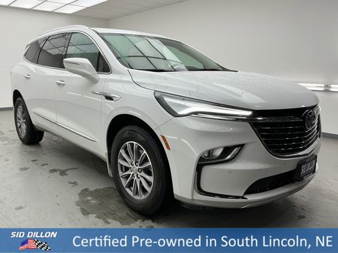 Used 2023 Buick Enclave Essence image 3