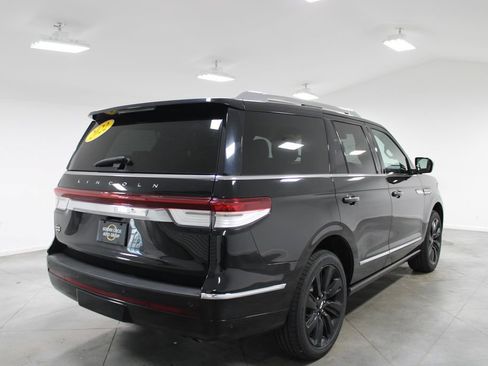 Used 2022 Lincoln Navigator Reserve AWD/4WD image 9