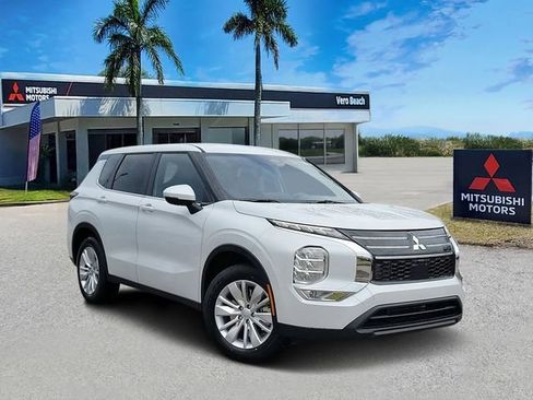 New 2026 Mitsubishi Outlander ES image 1